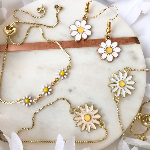 Gold Daisy Chain Adjustable Bracelet with Rhinestones NWT Handmade - Picture 6 of 6